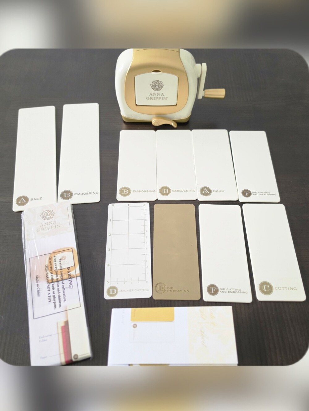 Anna Griffin Mini Die-Cutting Embossing Machine With Plates Manual Crank